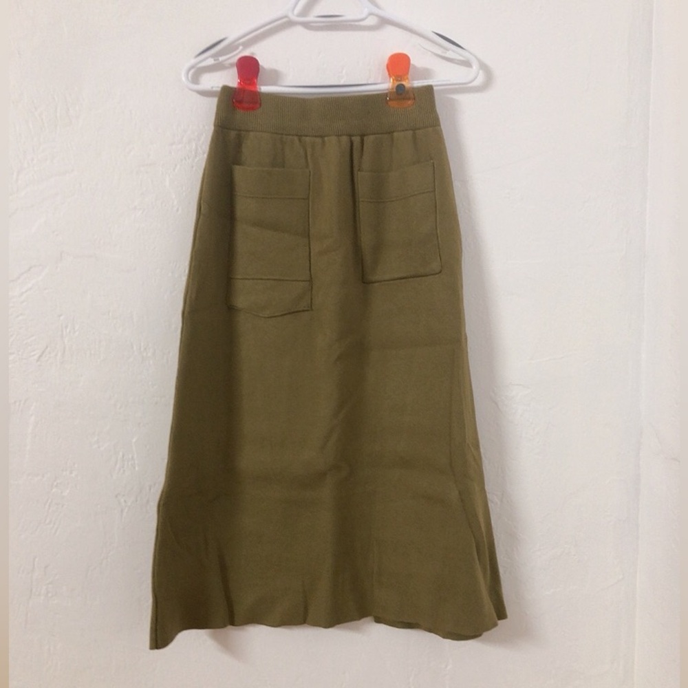 Women knit skirt